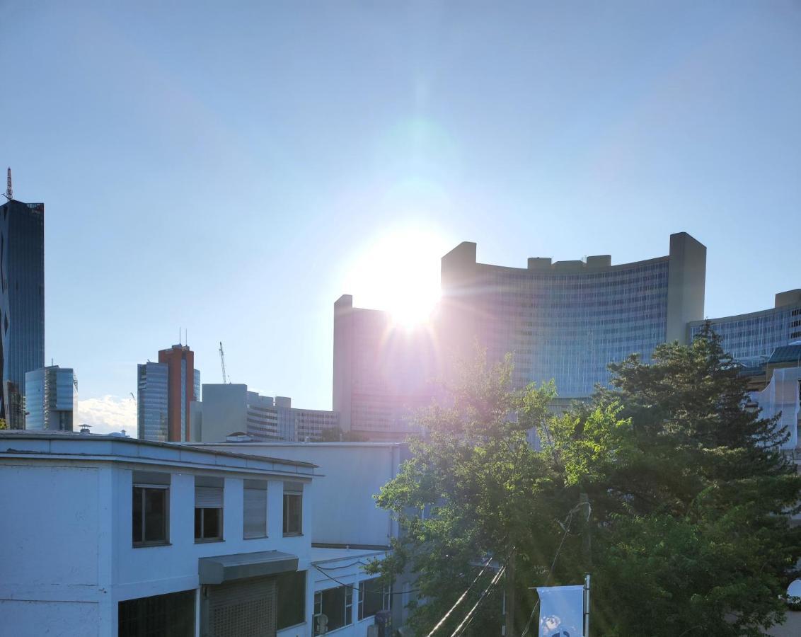 Luxurioeses Penthouse Mit Blick Auf Die Uno-City Und Dem Kaiserwasser. 3Schlafzimmer, 2 Baeder, Privat Lift Ins Apartment فيينا المظهر الخارجي الصورة
